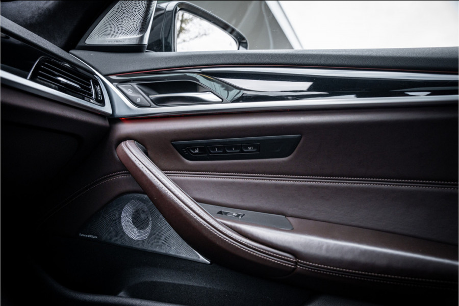 BMW 5 Serie M550i xDrive High Executive ** Entertainment ** Panodak **