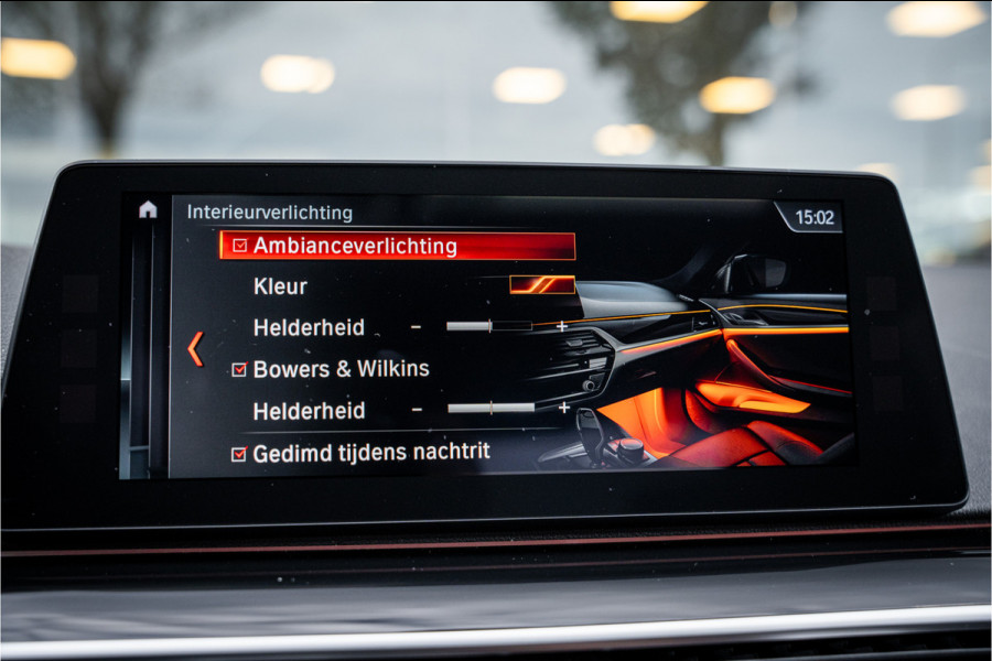 BMW 5 Serie M550i xDrive High Executive ** Entertainment ** Panodak **