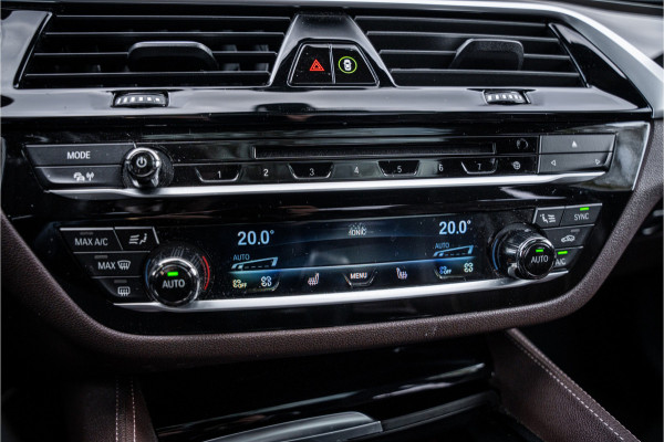 BMW 5 Serie M550i xDrive High Executive ** Entertainment ** Panodak **