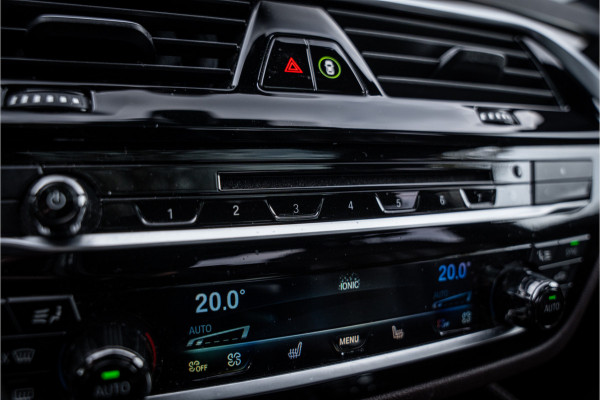 BMW 5 Serie M550i xDrive High Executive ** Entertainment ** Panodak **