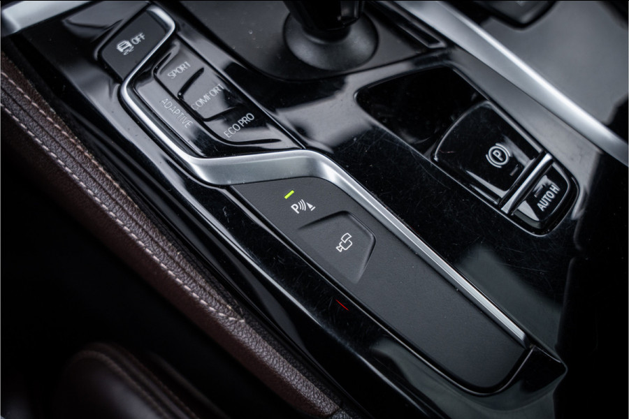 BMW 5 Serie M550i xDrive High Executive ** Entertainment ** Panodak **