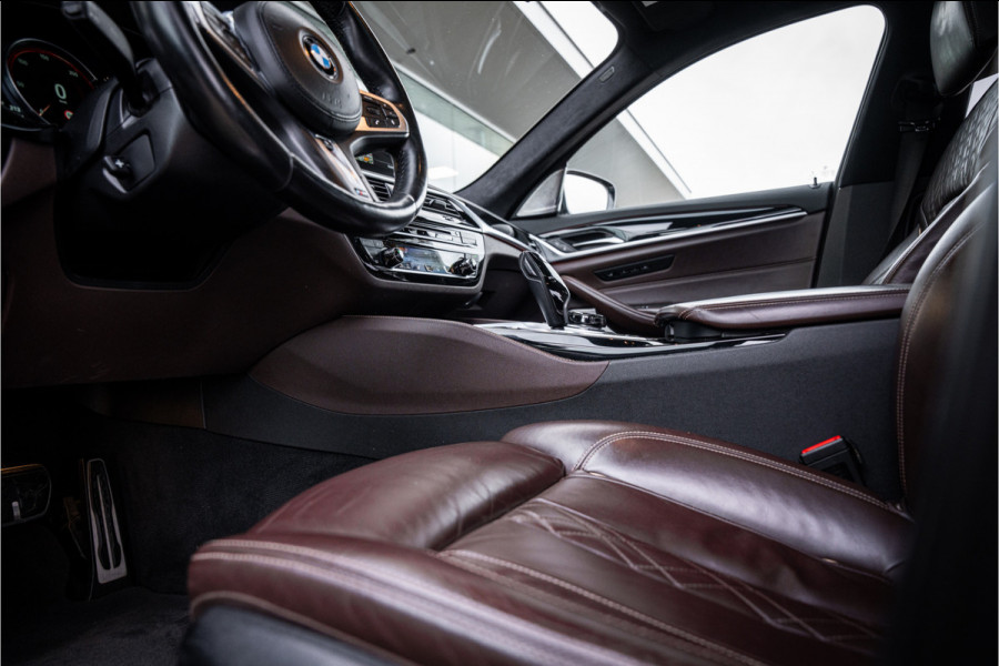 BMW 5 Serie M550i xDrive High Executive ** Entertainment ** Panodak **