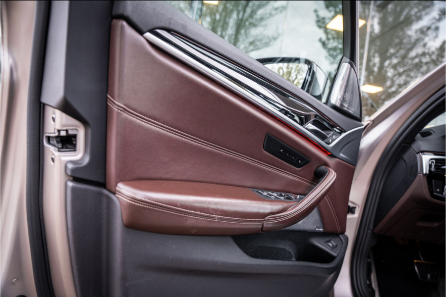 BMW 5 Serie M550i xDrive High Executive ** Entertainment ** Panodak **