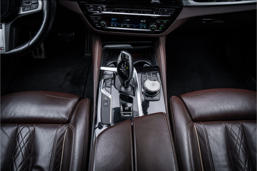 BMW 5 Serie M550i xDrive High Executive ** Entertainment ** Panodak **