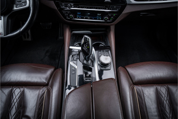 BMW 5 Serie M550i xDrive High Executive ** Entertainment ** Panodak **