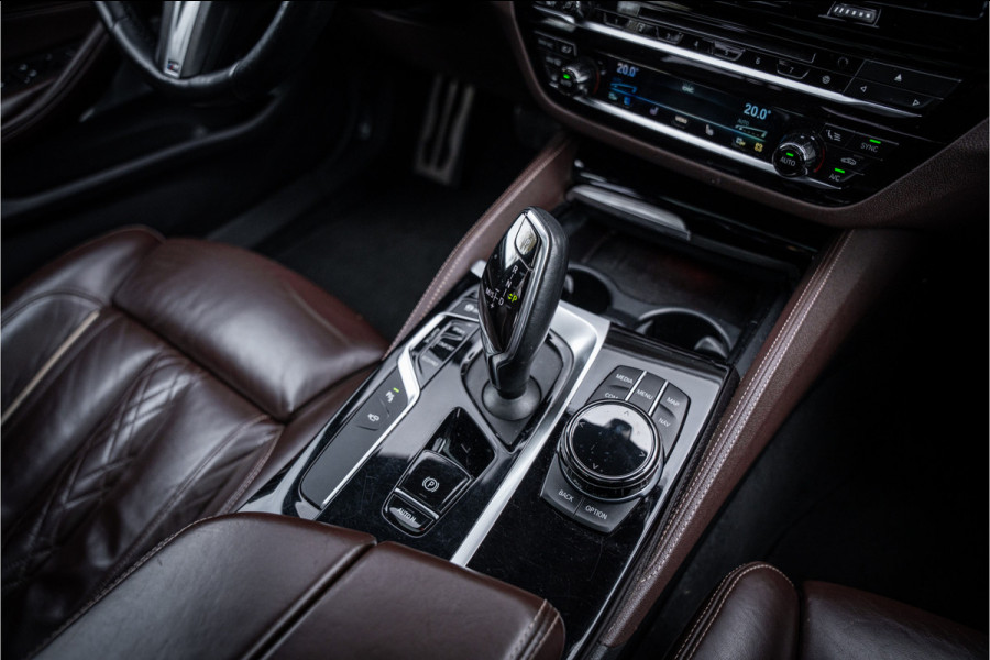 BMW 5 Serie M550i xDrive High Executive ** Entertainment ** Panodak **