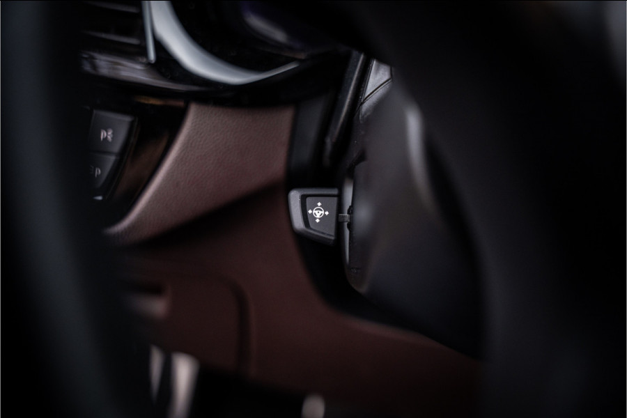 BMW 5 Serie M550i xDrive High Executive ** Entertainment ** Panodak **