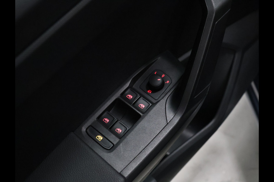 Seat Ibiza 1.0 EcoTSI Style Business Intense [APPLE CARPLAY, PDC V+A, CRUISE CONTROL, STOELVERWARMING, AUTOMATISCHE AIRCO, NAVIGATIE, NIEUWSTAAT]