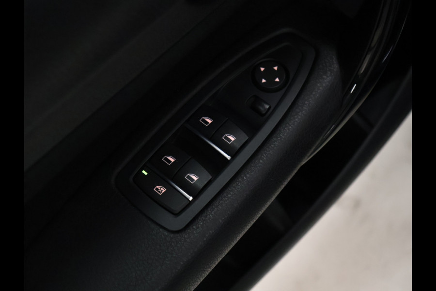 BMW 1-serie 118i M Sport [M STUUR, HARMAN/KARDON, NAVIGATIE, PDC ACHTER, CRUISE CONTROL, TELEFOON, CLIMATE CONTROL, NIEUWSTAAT]