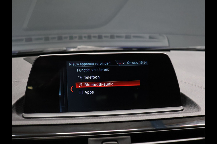 BMW 1-serie 118i M Sport [M STUUR, HARMAN/KARDON, NAVIGATIE, PDC ACHTER, CRUISE CONTROL, TELEFOON, CLIMATE CONTROL, NIEUWSTAAT]