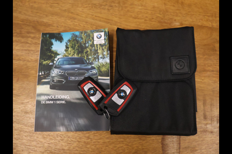 BMW 1-serie 118i M Sport [M STUUR, HARMAN/KARDON, NAVIGATIE, PDC ACHTER, CRUISE CONTROL, TELEFOON, CLIMATE CONTROL, NIEUWSTAAT]