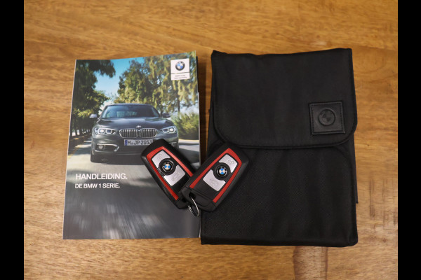 BMW 1-serie 118i M Sport [M STUUR, HARMAN/KARDON, NAVIGATIE, PDC ACHTER, CRUISE CONTROL, TELEFOON, CLIMATE CONTROL, NIEUWSTAAT]