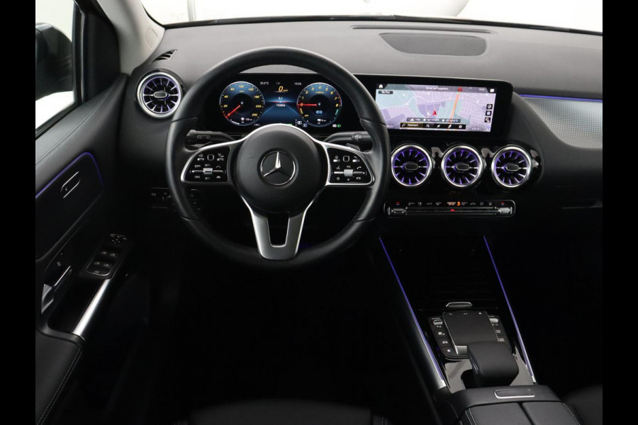 Mercedes-Benz B-Klasse 250e Urban Night | Adaptive cruise | Stoelverwarming | Camera | Carplay | Sfeerverlichting | Half leder | Full LED | Widescreen | Park Assist | Navigatie | PHEV | Plug In