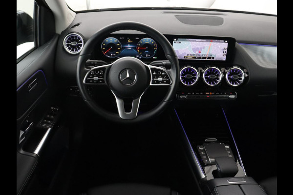 Mercedes-Benz B-Klasse 250e Urban Night | Adaptive cruise | Stoelverwarming | Camera | Carplay | Sfeerverlichting | Half leder | Full LED | Widescreen | Park Assist | Navigatie | PHEV | Plug In