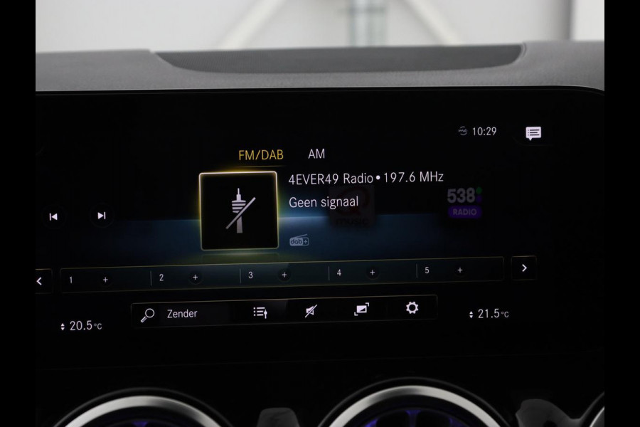 Mercedes-Benz B-Klasse 250e Urban Night | Adaptive cruise | Stoelverwarming | Camera | Carplay | Sfeerverlichting | Half leder | Full LED | Widescreen | Park Assist | Navigatie | PHEV | Plug In