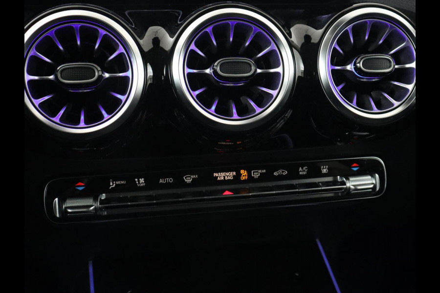 Mercedes-Benz B-Klasse 250e Urban Night | Adaptive cruise | Stoelverwarming | Camera | Carplay | Sfeerverlichting | Half leder | Full LED | Widescreen | Park Assist | Navigatie | PHEV | Plug In