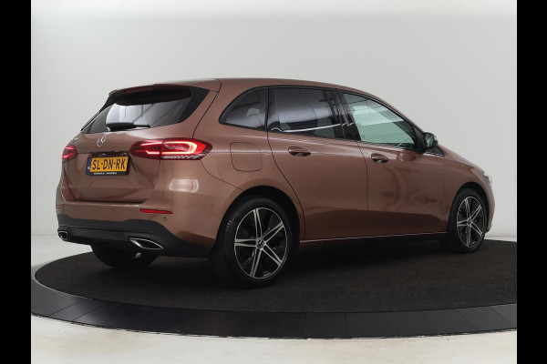 Mercedes-Benz B-Klasse 250e Urban Night | Adaptive cruise | Stoelverwarming | Camera | Carplay | Sfeerverlichting | Half leder | Full LED | Widescreen | Park Assist | Navigatie | PHEV | Plug In