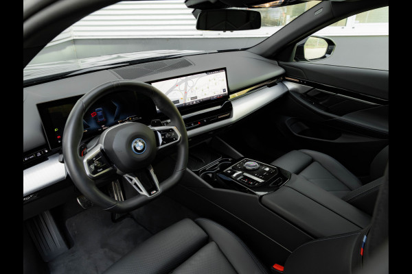BMW 5 Serie Touring 530e M-Sport - Pano - Trekhaak - Driving Ass - Camera