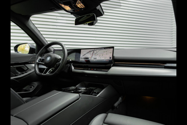 BMW 5 Serie Touring 530e M-Sport - Pano - Trekhaak - Driving Ass - Camera