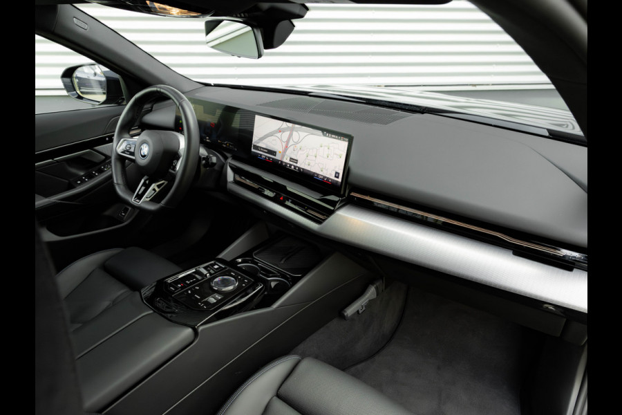 BMW 5 Serie Touring 530e M-Sport - Pano - Trekhaak - Driving Ass - Camera