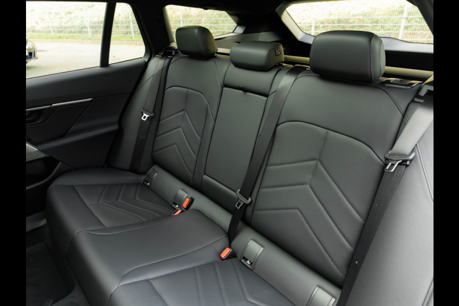 BMW 5 Serie Touring 530e M-Sport - Pano - Trekhaak - Driving Ass - Camera