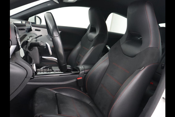 Mercedes-Benz CLA-Klasse 180 AMG | Carplay | Stoelverwarming | Camera | Navigatie | Leder/Alcantara | Sfeerverlichting | Park Assist | Full LED | Widescreen | Climate control | Sportstoelen | Cruise control