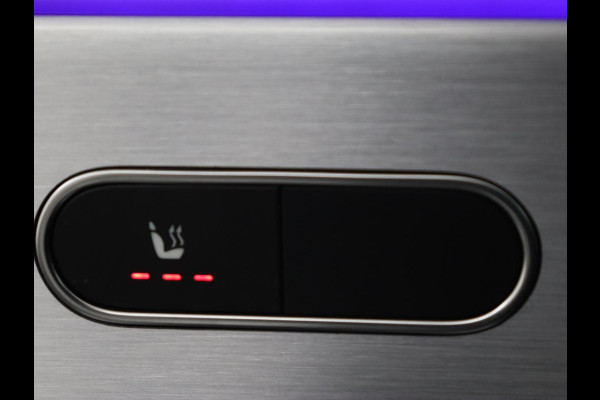 Mercedes-Benz CLA-Klasse 180 AMG | Carplay | Stoelverwarming | Camera | Navigatie | Leder/Alcantara | Sfeerverlichting | Park Assist | Full LED | Widescreen | Climate control | Sportstoelen | Cruise control