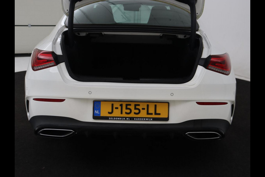 Mercedes-Benz CLA-Klasse 180 AMG | Carplay | Stoelverwarming | Camera | Navigatie | Leder/Alcantara | Sfeerverlichting | Park Assist | Full LED | Widescreen | Climate control | Sportstoelen | Cruise control