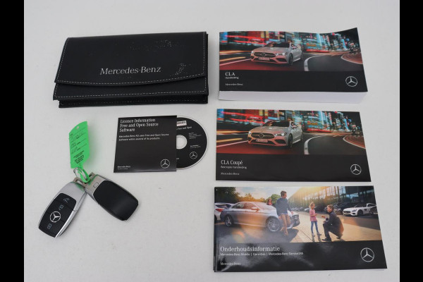 Mercedes-Benz CLA-Klasse 180 AMG | Carplay | Stoelverwarming | Camera | Navigatie | Leder/Alcantara | Sfeerverlichting | Park Assist | Full LED | Widescreen | Climate control | Sportstoelen | Cruise control