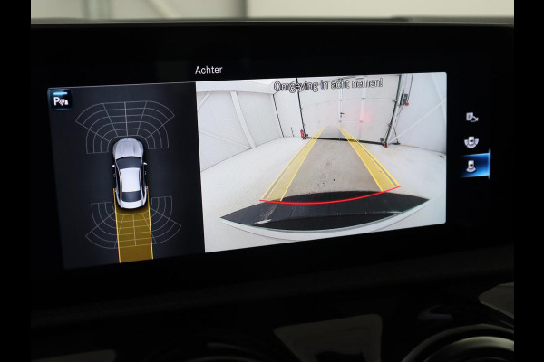 Mercedes-Benz CLA-Klasse 180 AMG | Carplay | Stoelverwarming | Camera | Navigatie | Leder/Alcantara | Sfeerverlichting | Park Assist | Full LED | Widescreen | Climate control | Sportstoelen | Cruise control