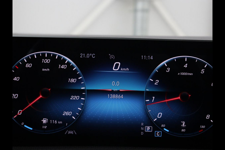 Mercedes-Benz CLA-Klasse 180 AMG | Carplay | Stoelverwarming | Camera | Navigatie | Leder/Alcantara | Sfeerverlichting | Park Assist | Full LED | Widescreen | Climate control | Sportstoelen | Cruise control