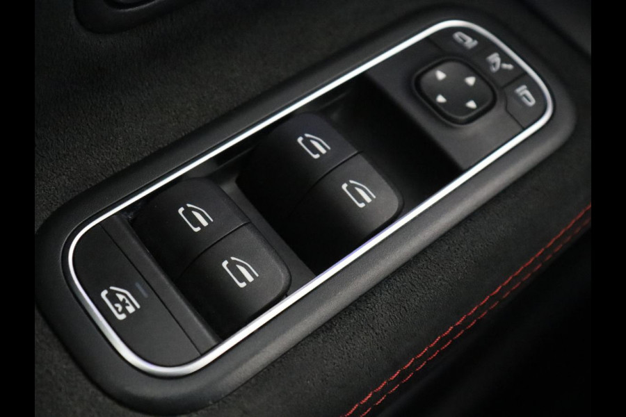 Mercedes-Benz CLA-Klasse 180 AMG | Carplay | Stoelverwarming | Camera | Navigatie | Leder/Alcantara | Sfeerverlichting | Park Assist | Full LED | Widescreen | Climate control | Sportstoelen | Cruise control