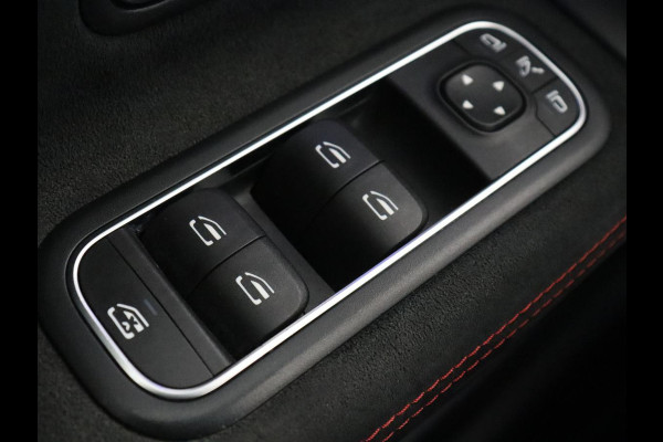 Mercedes-Benz CLA-Klasse 180 AMG | Carplay | Stoelverwarming | Camera | Navigatie | Leder/Alcantara | Sfeerverlichting | Park Assist | Full LED | Widescreen | Climate control | Sportstoelen | Cruise control