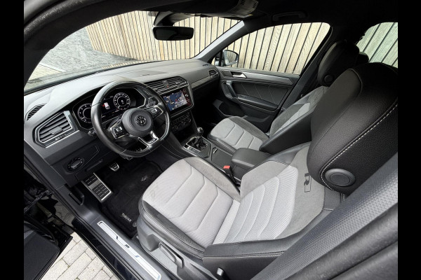 Volkswagen Tiguan 1.4 TSI R-line Handgeschakeld | Half/leer | R-line stuurwiel | LED verlichting | Stoelverwarming | Zwarte hemelbekleding | Apple