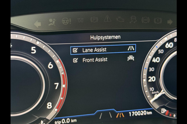 Volkswagen Tiguan 1.4 TSI R-line Handgeschakeld | Half/leer | R-line stuurwiel | LED verlichting | Stoelverwarming | Zwarte hemelbekleding | Apple