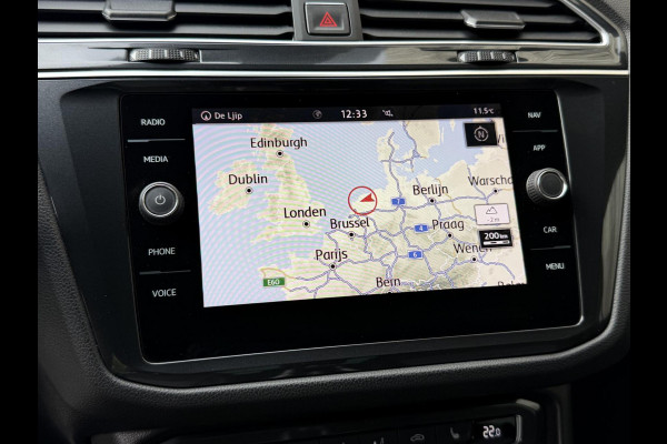 Volkswagen Tiguan 1.4 TSI R-line Handgeschakeld | Half/leer | R-line stuurwiel | LED verlichting | Stoelverwarming | Zwarte hemelbekleding | Apple