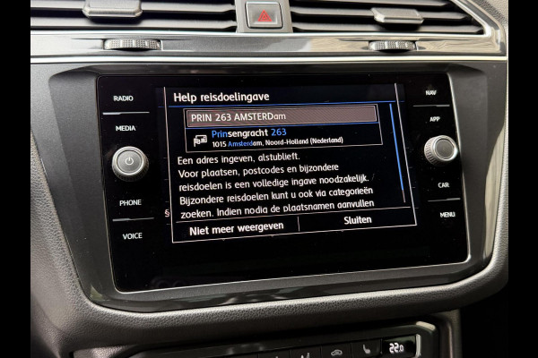 Volkswagen Tiguan 1.4 TSI R-line Handgeschakeld | Half/leer | R-line stuurwiel | LED verlichting | Stoelverwarming | Zwarte hemelbekleding | Apple