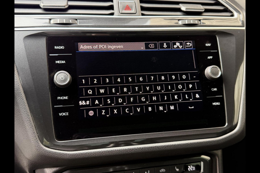 Volkswagen Tiguan 1.4 TSI R-line Handgeschakeld | Half/leer | R-line stuurwiel | LED verlichting | Stoelverwarming | Zwarte hemelbekleding | Apple