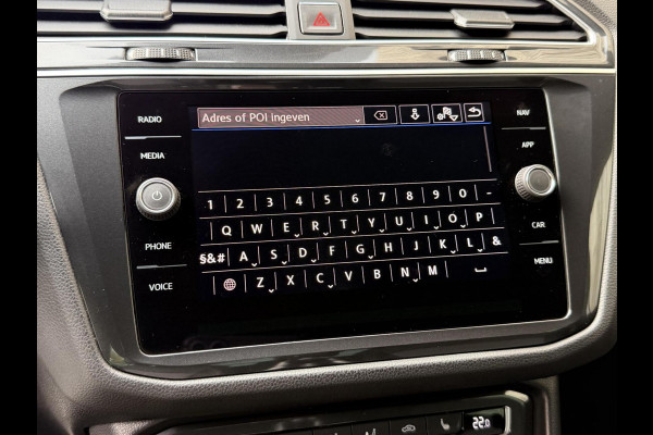Volkswagen Tiguan 1.4 TSI R-line Handgeschakeld | Half/leer | R-line stuurwiel | LED verlichting | Stoelverwarming | Zwarte hemelbekleding | Apple