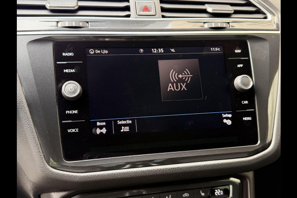 Volkswagen Tiguan 1.4 TSI R-line Handgeschakeld | Half/leer | R-line stuurwiel | LED verlichting | Stoelverwarming | Zwarte hemelbekleding | Apple