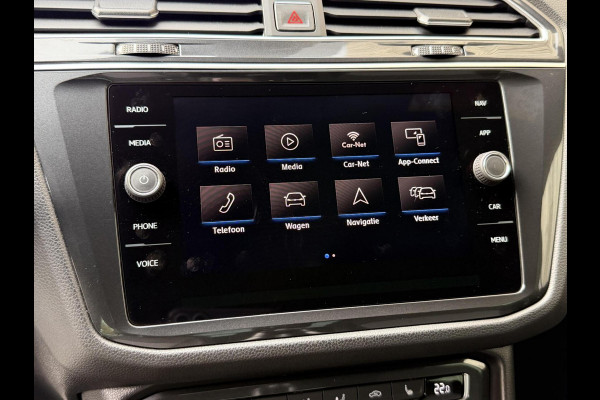 Volkswagen Tiguan 1.4 TSI R-line Handgeschakeld | Half/leer | R-line stuurwiel | LED verlichting | Stoelverwarming | Zwarte hemelbekleding | Apple