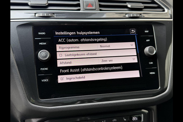 Volkswagen Tiguan 1.4 TSI R-line Handgeschakeld | Half/leer | R-line stuurwiel | LED verlichting | Stoelverwarming | Zwarte hemelbekleding | Apple