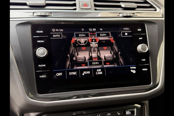 Volkswagen Tiguan 1.4 TSI R-line Handgeschakeld | Half/leer | R-line stuurwiel | LED verlichting | Stoelverwarming | Zwarte hemelbekleding | Apple