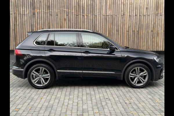 Volkswagen Tiguan 1.4 TSI R-line Handgeschakeld | Half/leer | R-line stuurwiel | LED verlichting | Stoelverwarming | Zwarte hemelbekleding | Apple