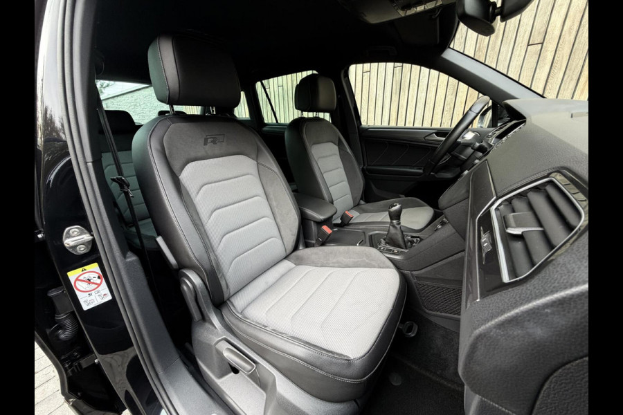 Volkswagen Tiguan 1.4 TSI R-line Handgeschakeld | Half/leer | R-line stuurwiel | LED verlichting | Stoelverwarming | Zwarte hemelbekleding | Apple