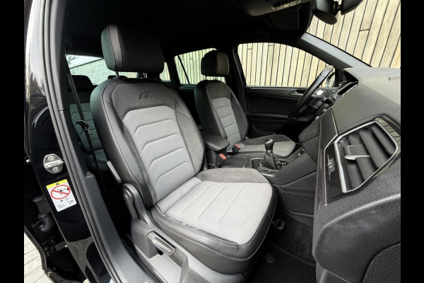 Volkswagen Tiguan 1.4 TSI R-line Handgeschakeld | Half/leer | R-line stuurwiel | LED verlichting | Stoelverwarming | Zwarte hemelbekleding | Apple