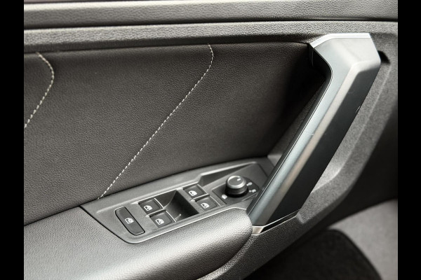 Volkswagen Tiguan 1.4 TSI R-line Handgeschakeld | Half/leer | R-line stuurwiel | LED verlichting | Stoelverwarming | Zwarte hemelbekleding | Apple