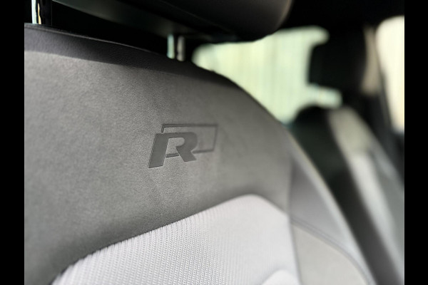 Volkswagen Tiguan 1.4 TSI R-line Handgeschakeld | Half/leer | R-line stuurwiel | LED verlichting | Stoelverwarming | Zwarte hemelbekleding | Apple
