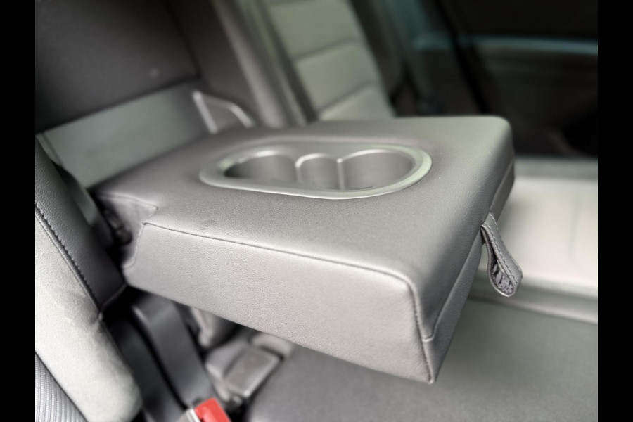 Volkswagen Tiguan 1.4 TSI R-line Handgeschakeld | Half/leer | R-line stuurwiel | LED verlichting | Stoelverwarming | Zwarte hemelbekleding | Apple