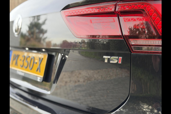 Volkswagen Tiguan 1.4 TSI R-line Handgeschakeld | Half/leer | R-line stuurwiel | LED verlichting | Stoelverwarming | Zwarte hemelbekleding | Apple